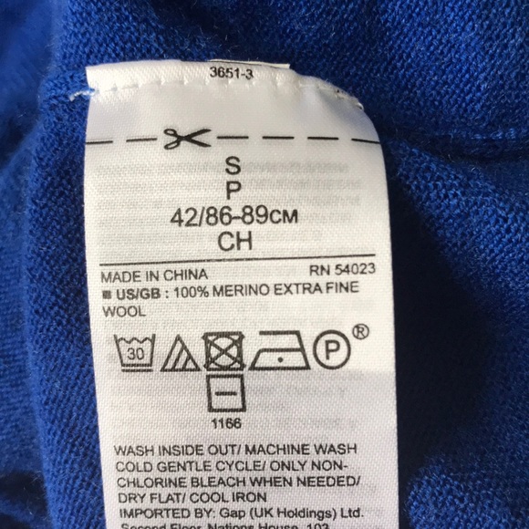 Banana Republic 100% wool v neck sweater - Picture 5 of 5